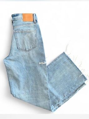 Express High Rise Wide Leg Rigid Jeans 6 Medium Wash Cut out Raw hem edge